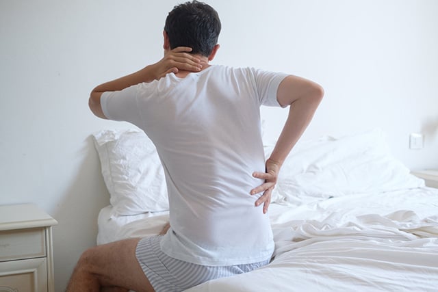 back pain from sleeping on bad mattress